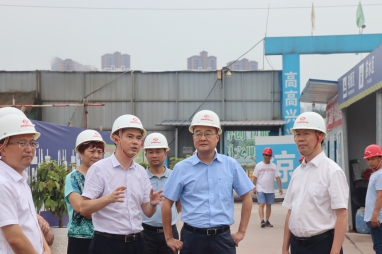 集團(tuán)公司董事長(zhǎng)鄧華帶隊(duì)前往內(nèi)江市、隆昌市考察紡織、糧食儲(chǔ)運(yùn)、撬裝加油等項(xiàng)目