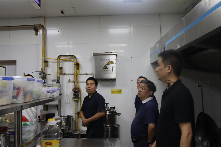 省供銷社黨組成員、理事會副主任向偉益帶隊檢查指導棉麻集團安全生產工作