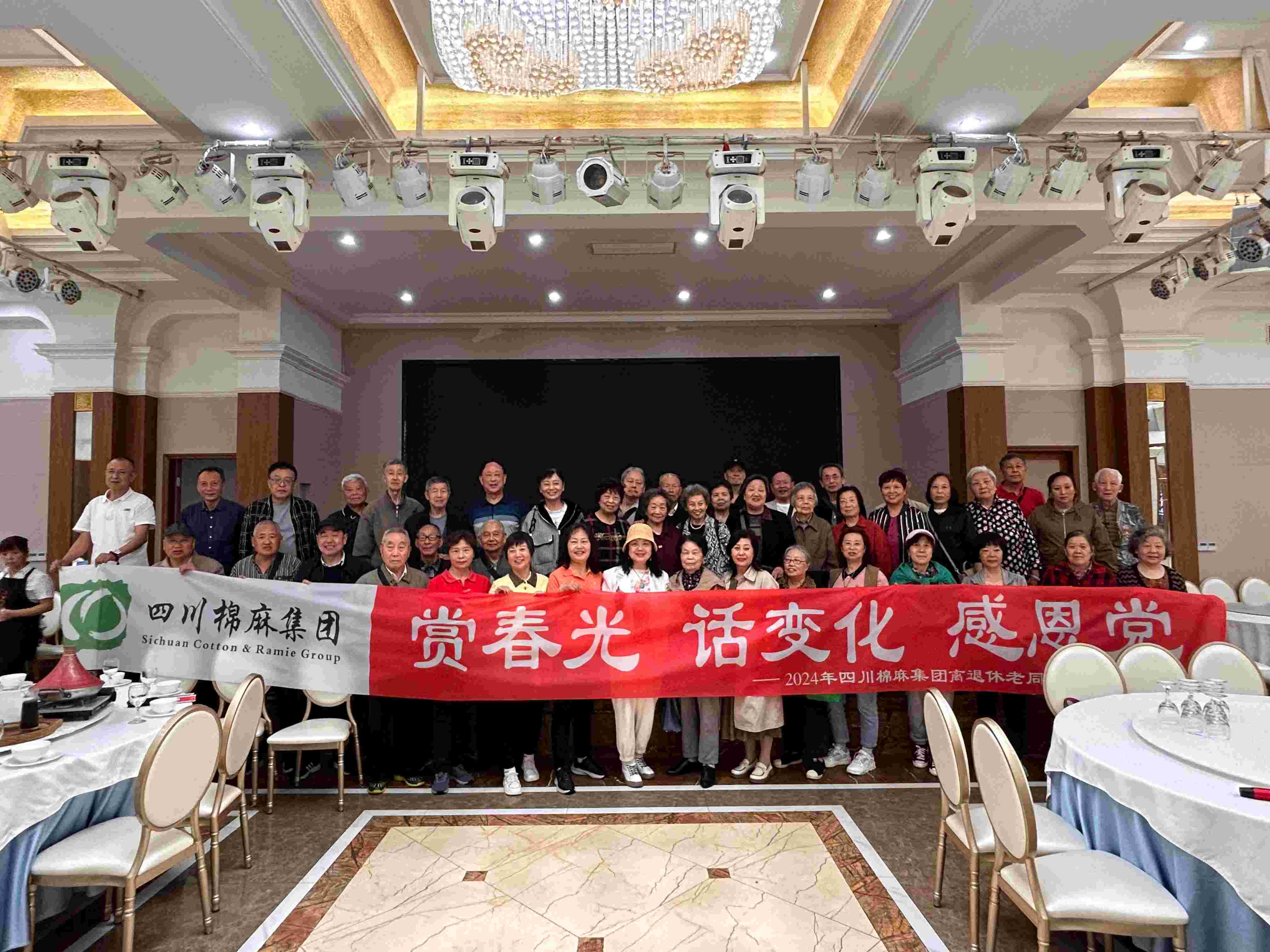 集團公司組織老同志開展“賞春光、話變化、感黨恩”戶外踏青活動