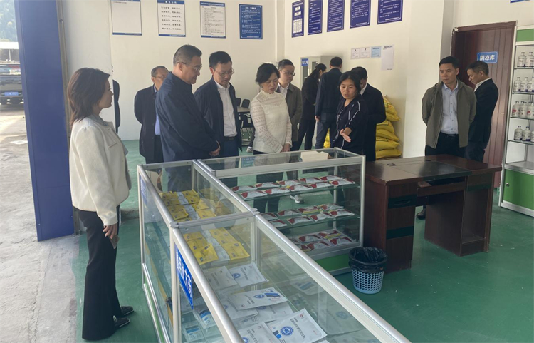 四川省供銷社黨組成員、理事會(huì)副主任、一級(jí)巡視員楊武秀帶隊(duì)到萬源調(diào)研集團(tuán)舊院黑雞產(chǎn)業(yè)發(fā)展工作